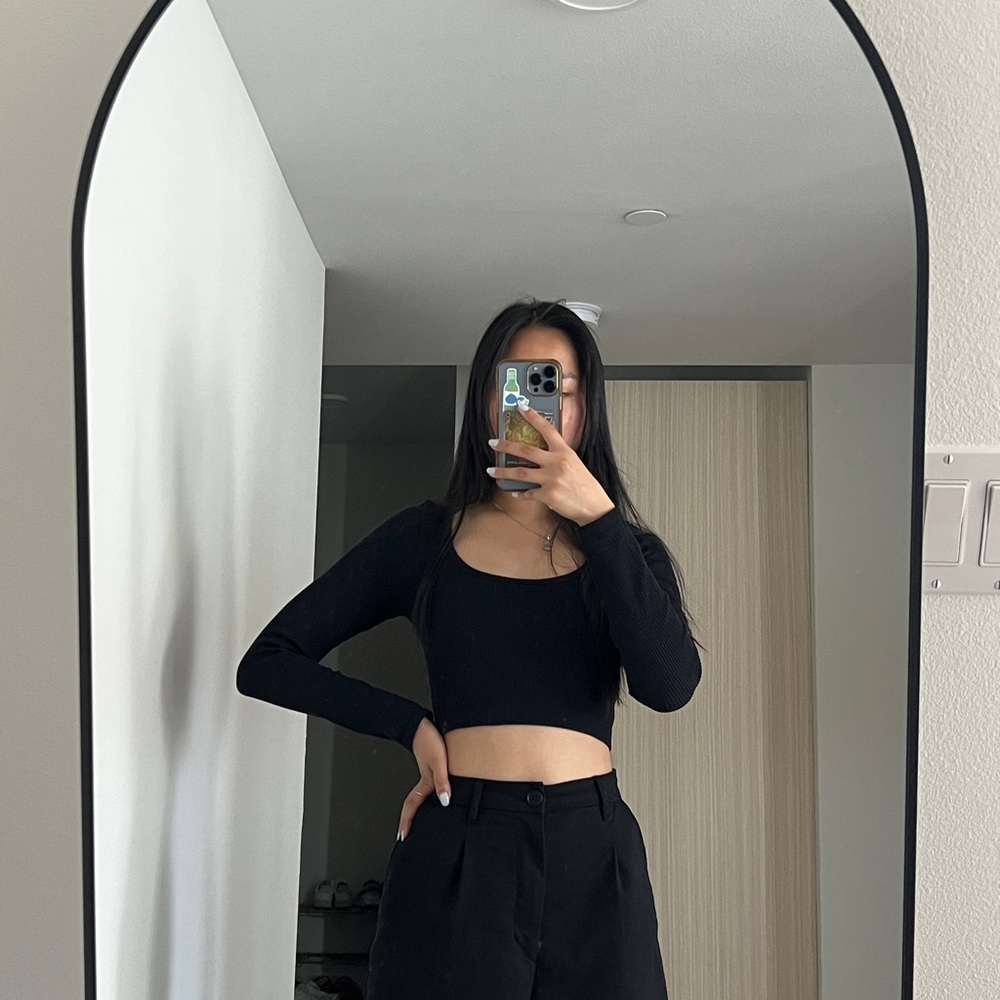 Black Long Sleeve Crop Top